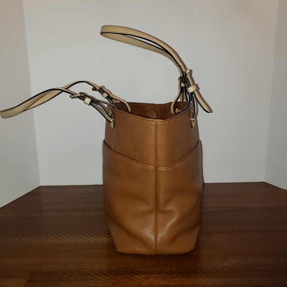 Michael Kors Bedford Leather Purse - Picture 3 of 12